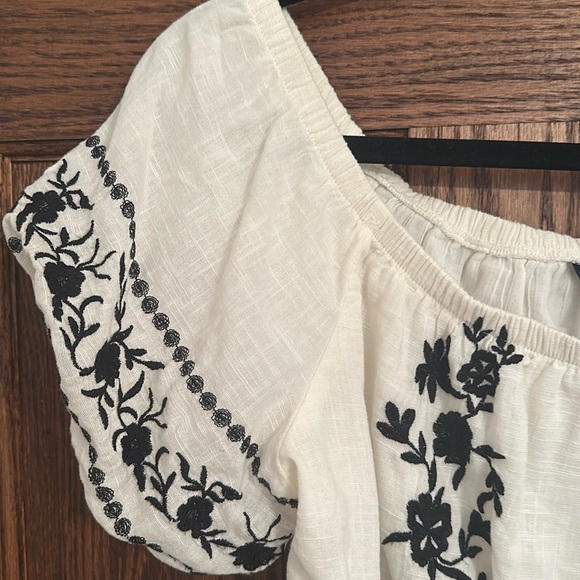 Off the shoulder bubble crop top - Picture 5 of 9